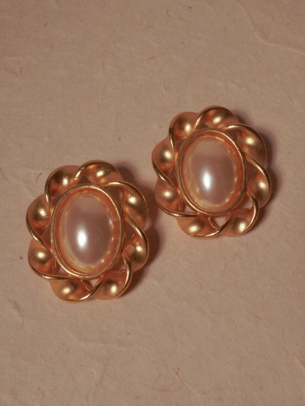 109. Vtg oversized Faux Pearl clip ons